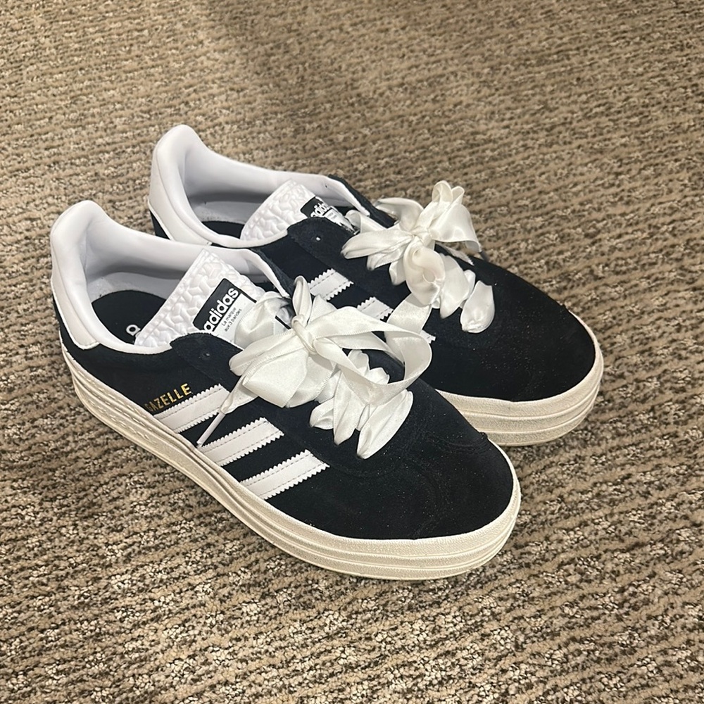 Adidas Gazelle Black and White platform Sneakers hardly worn